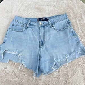 Hollister size 7/28 shorts. High-rise vintage.
